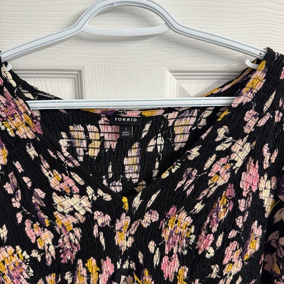 Torrid Black and Pink Floral Long Sleeve Women's Tunic Blouse - Size 1 - Picture 2 of 8